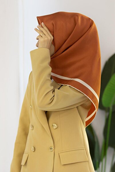 Vissona 100% копринен кадифен плат с едноцветен кант, модел Taba - кремав цвя...