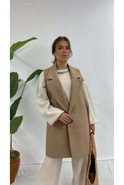 Maxi modena سترة أنيقة بلون بيج جملي بصفين من الأزرار – أسلوب فاخر بألوان ناعمة