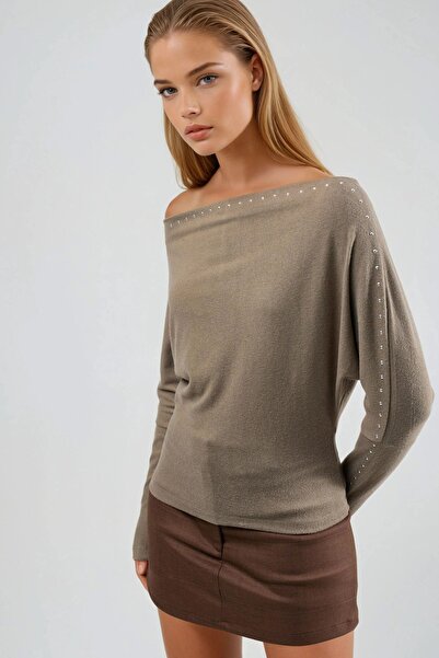 Hiccup Μπλούζα BUSEM με λαιμόκοψη καγιάκ και πέτρινα αξεσουάρ