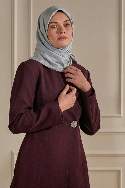 SilkTouch وشاح مرجاني بنمط مونوغرام باللون الرمادي