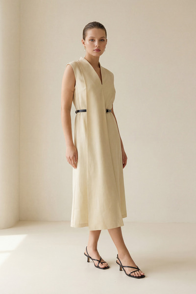 Setre Tereyağ Sarısı V Yaka Asimetrik Kumaş Detaylı Midi Boy Kolsuz Elbise