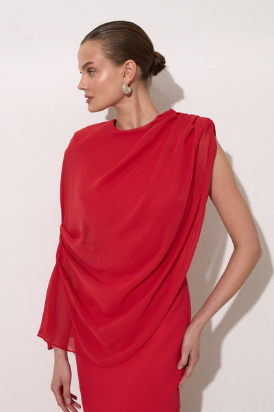 Setre Kırmızı Kol Ve Drape Detaylı Midi Boy Elbise