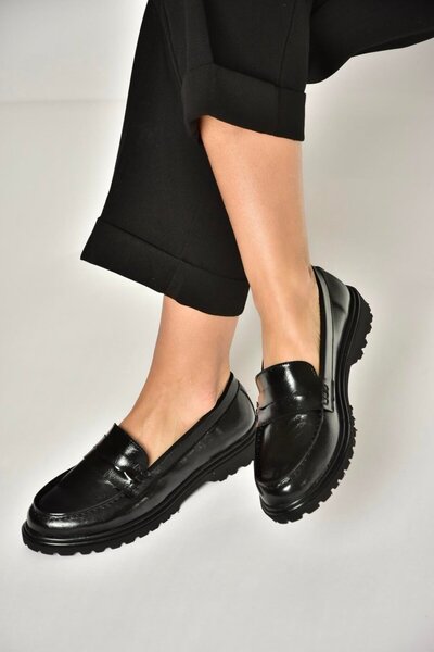 Fox Shoes Y996051060 حذاء موكاسين نسائي أسود ريفي ذو نعل منخفض