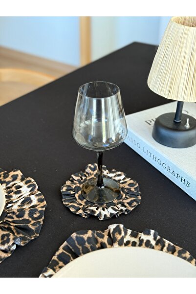 KaiAtelier قاعدة كوب دائرية مكشكشة من الكتان بنقشة الفهد