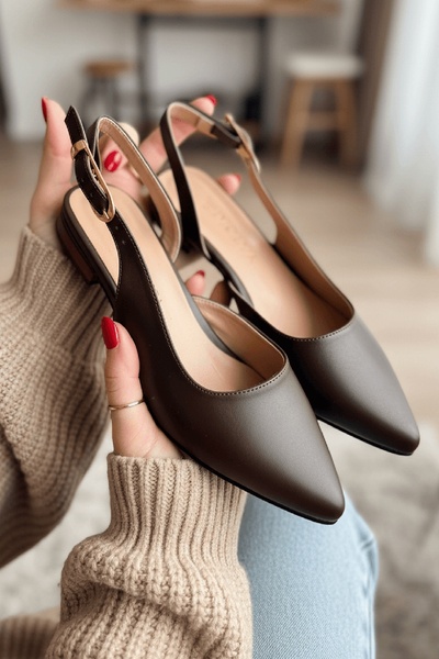 DİVOLYA Pantofi Metua maro cu cataramă laterală (cu toc de 2 cm) cu vârf ascuțit