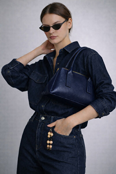 mèche atelier since 2024 حقيبة كتف نسائية من مونيكا باللون الأزرق الداكن