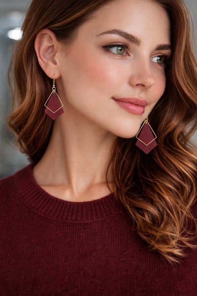 deri %100 Gerçek Kadın Küpe – El İşçiliği Bordo Geometrik Tasarım, Şık ve Hafif