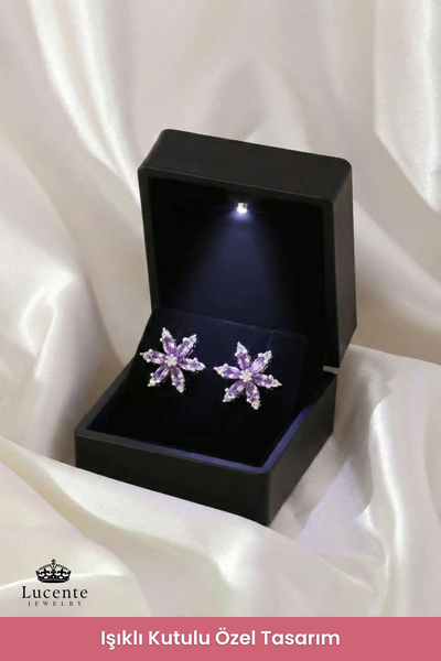 Lucente Jewellery Işıklı Hediye Kutulu 925 Ayar Luxury Serisi Mor Lotus Gümüş Hediyelik Sevgiliye Eşe Kız Arkadaşa Anneye Doğum Günü Hediyesi Şans ve Bereket Simgesi Kamelya Çiçeği Lotus İğneli Zarif 1 Çift Küpe
