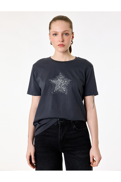 Koton Pamuklu Kısa Kollu Bisiklet Yaka Taşlı Yıldız Baskılı Tişört