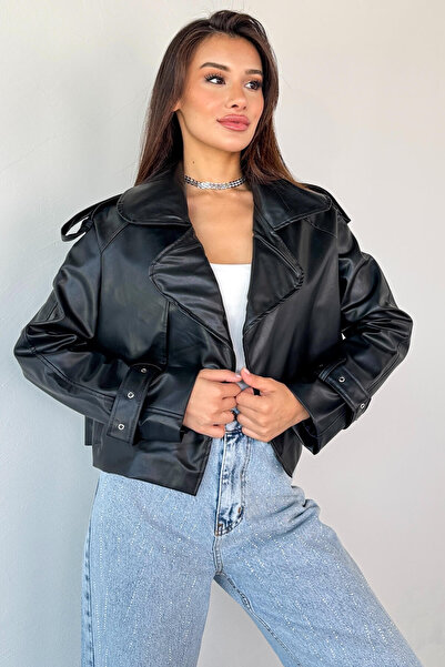 Cappmoda CKT-1004 Siyah Suni Deri Kruvaze Yaka Tokalı Kol Detaylı Cropped Ceket