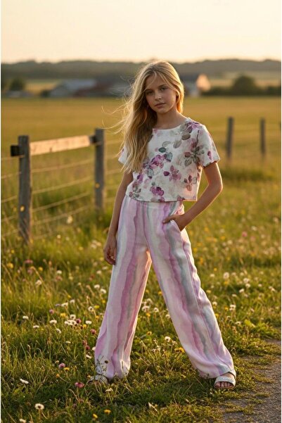 Hilal Akıncı Kids بلوزة منقوشة بالزهور، طقم بنطال مريح بنمط التعادل