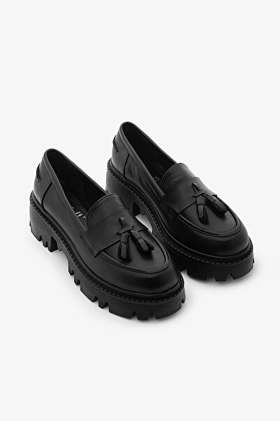 SAYL Černé dámské mokasínové boty z pravé kůže se střapci a silnou podrážkou