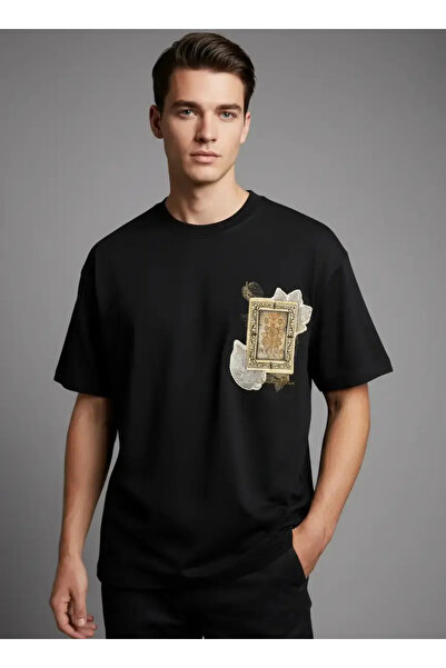 CANMODA تي شيرت أسود بتصميم كبير الحجم ونمط باروكي عتيق من ريسين