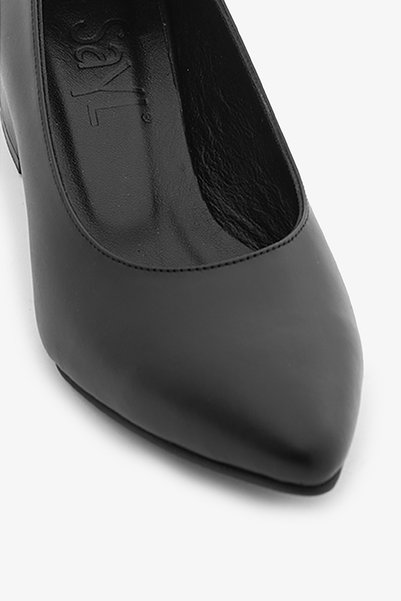 SAYL Black Genuine Leather Daily Women's Short Pants Heeled Shoes