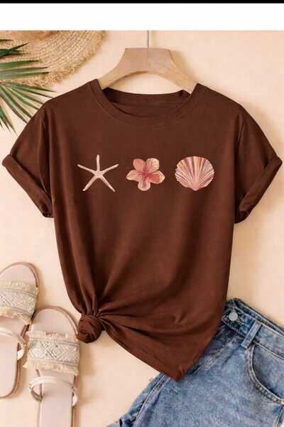 New Shine تي شيرت بني مطبوع عليه صورة صدفة البحر