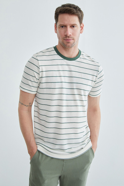 Fulla Moda Ριγέ πλεκτό μπλουζάκι με λαιμόκοψη ποδηλάτου