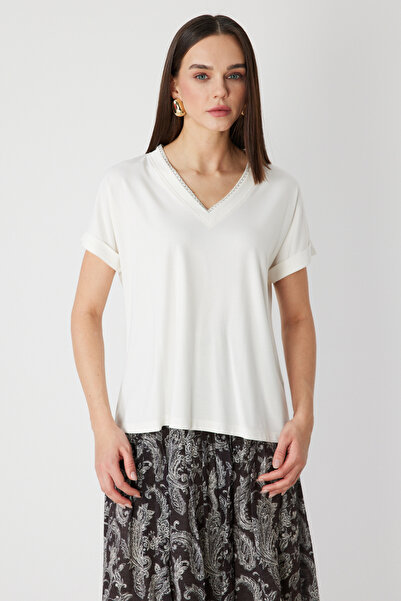 ON Тениска с V-образно деколте и верижка