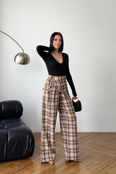 MOZENA Pantaloni cu talie înaltă cu model în carouri și șnur