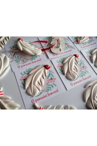 BUNILU Martisoare elegante Pana alba, ceramica pictata manual, brosa