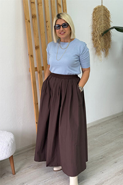 By Esra Celkan تنورة بوبيلين طويلة بخصر مطاطي وجيوب بلون بني