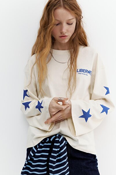 Pull & Bear Uzun kollu ve yıldız grafik baskılı t-shirt