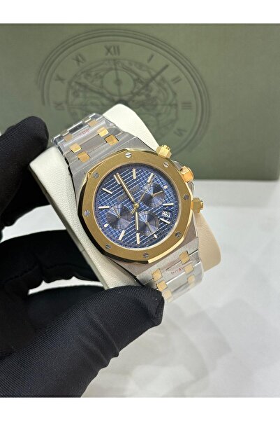 Watch A men's watch with a sophisticated design that combines elegance and pr...