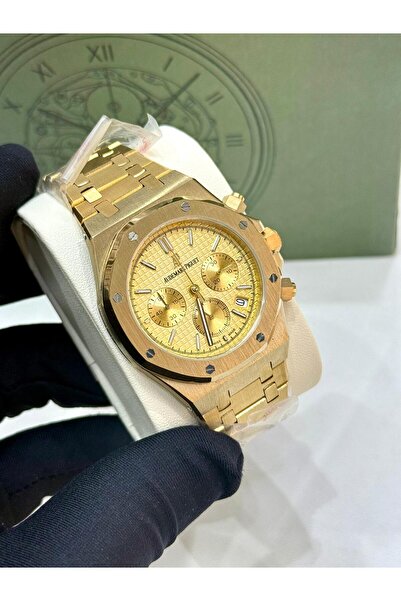 Watch A men's watch with a sophisticated design that combines elegance and pr...