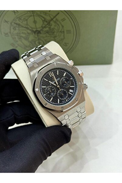 Watch A men's watch with a sophisticated design that combines elegance and pr...