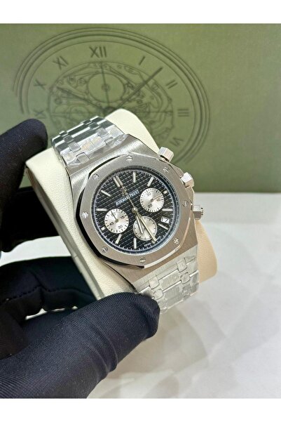 Watch A men's watch with a sophisticated design that combines elegance and pr...