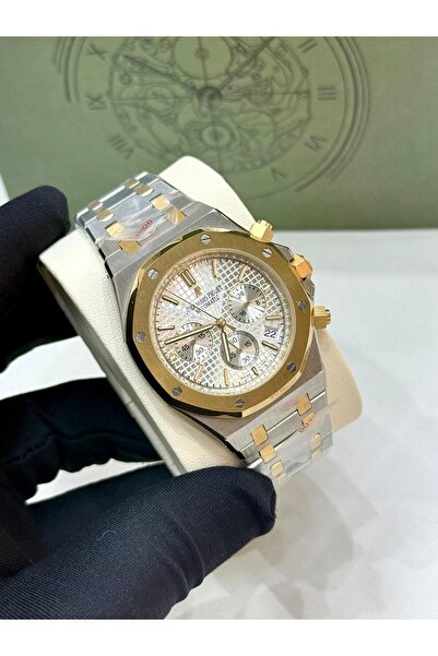 Watch A men's watch with a sophisticated design that combines elegance and pr...