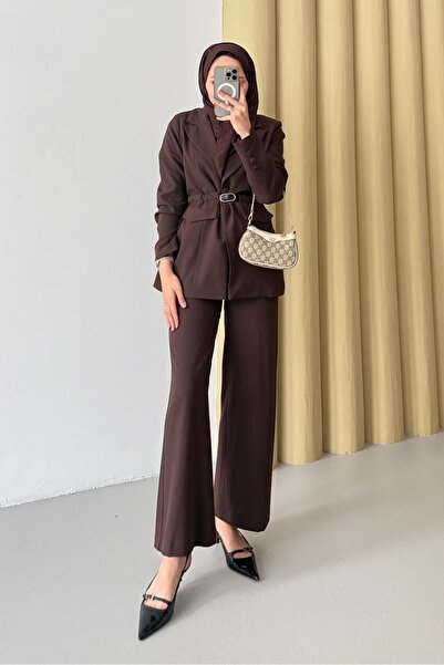 Rimel Moda طقم بحزام بلوك باللون البني