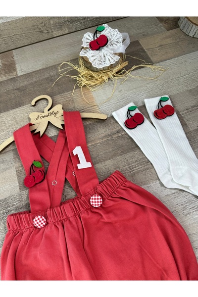 Feriatolye Kiraz konseptli kız bebek pasta patlatma kıyafeti