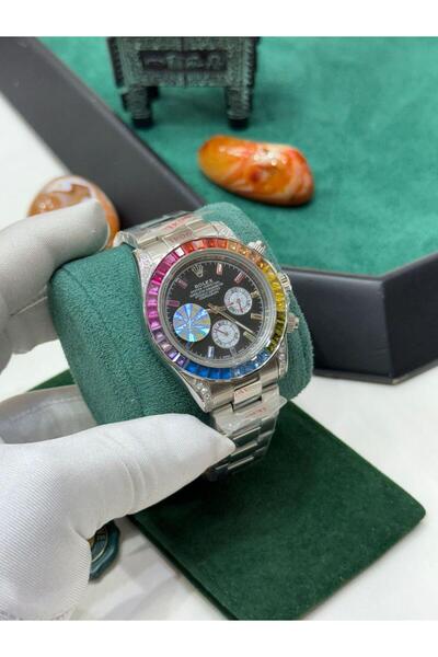 Watch A men's watch with a sophisticated design that combines elegance and pr...