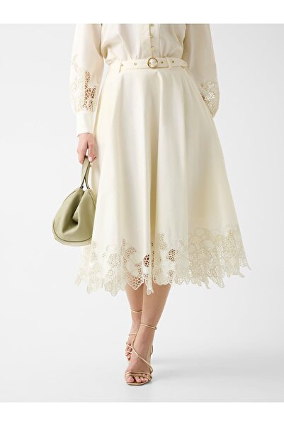 Guess تنورة سونيا مطرّز متوسطة الطول