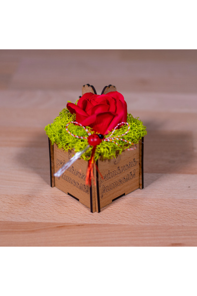 Creators of Crafts Rose and Lichen Candle - Tulip Model A Beautiful Spring, Wood