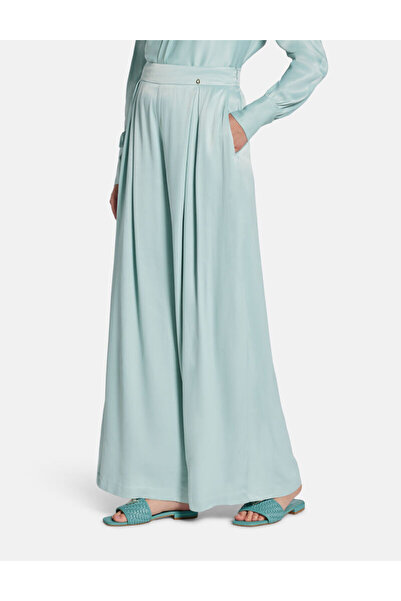 Guess بنطال كلير الواسع