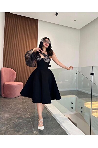 Special-DIARA A luxurious black evening dress featuring a midi design.