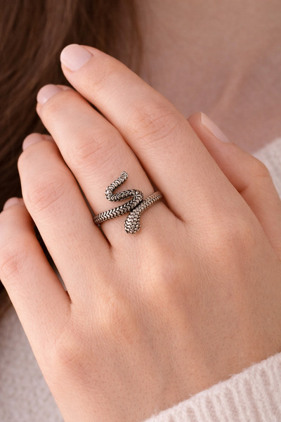 HER ŞEY NOTA www.herseynota.com Adjustable Silver Color Ring with Snake Figur...
