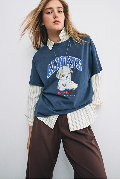 Stradivarius Short sleeve T-shirt with graphic and appliqué