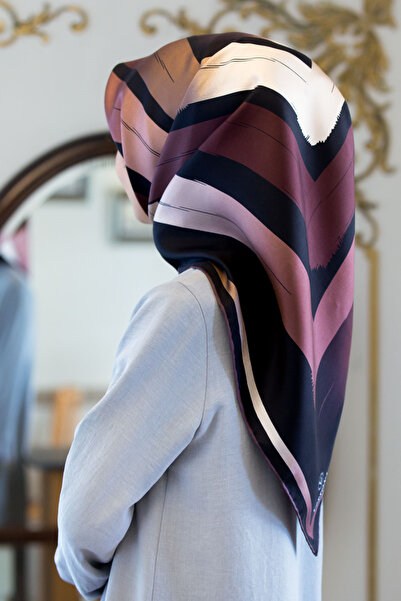 Vissona %57 İPEK %43 VİSKON Twill İpek Geometrik Fırça İzi Desenli Siyah - Gü...