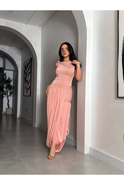 Warazan A soft dress with an elegant Indian style