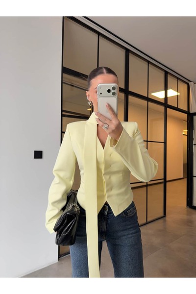 BB Bensu Buyruk Vatkali Fular Detailled Jacket Sari