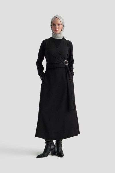 Armine TREND Set din două piese cu fustă din crep cu detalii la cataramă în f...