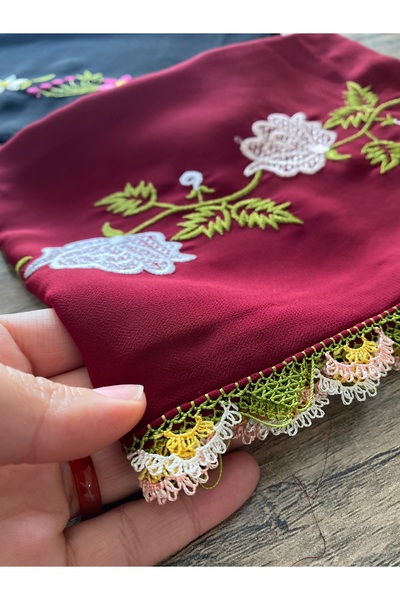 EL YAPIMI Üzeri nakışlı iğne oyası namaz örtüsü
