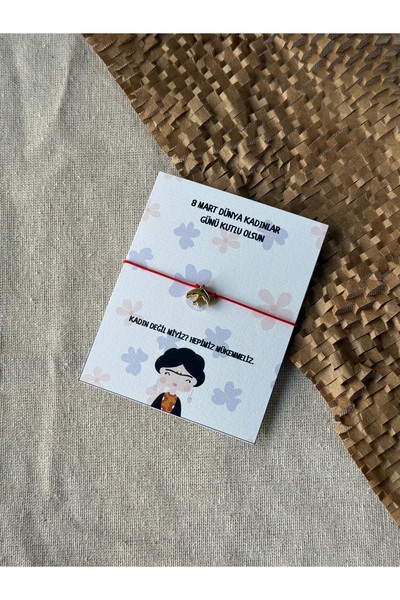 Sfenks. 8 Mart Dünya Kadınlar Günü Özel Bileklik – Kırmızı İpli Zarif Tasarım