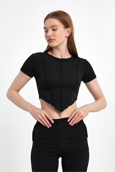 ihraç pazarı Asymmetrical Cut Crop T-Shirt with Stitching Detail – Stretchy Fabric, Trendy Fit
