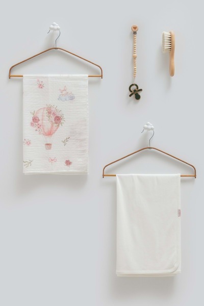 Caramell Basic Boxed Double Blanket Pacifier Hanger Hairbrush Quad Set -80X85...