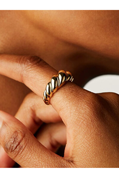 Ervalina Thick Half Twist Ring