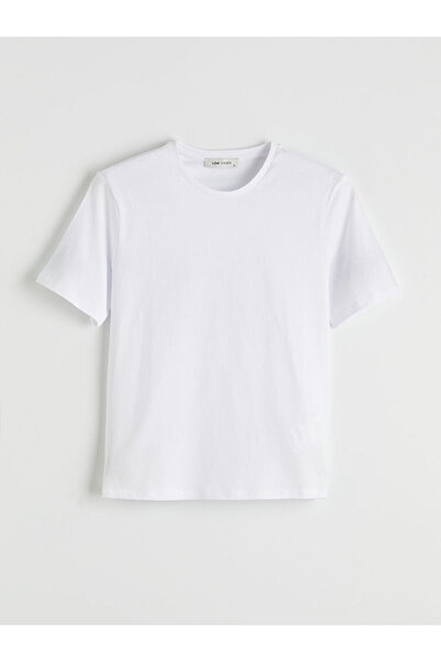 LC Waikiki تي شيرت نسائي أبيض برقبة دائرية من الموسم الجديد من GULIS GİYİM