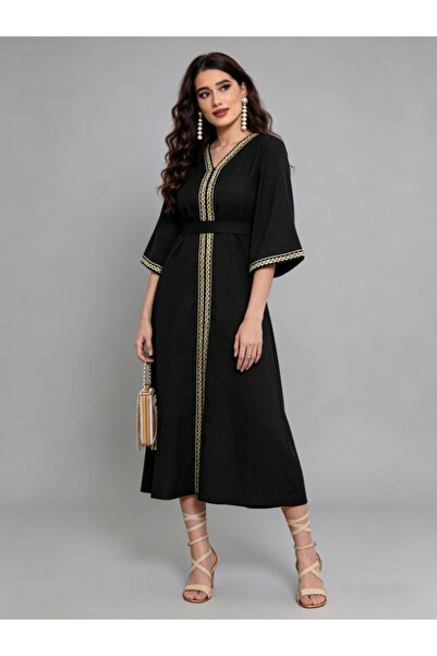 Take Two By Styli جلابية سوداء قَصّة على شكل A مع حواف ذهبية